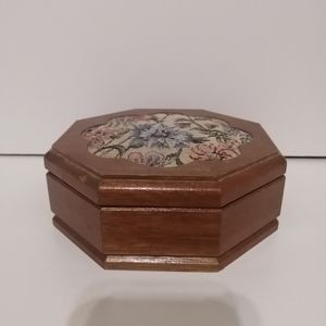 Jewelry box